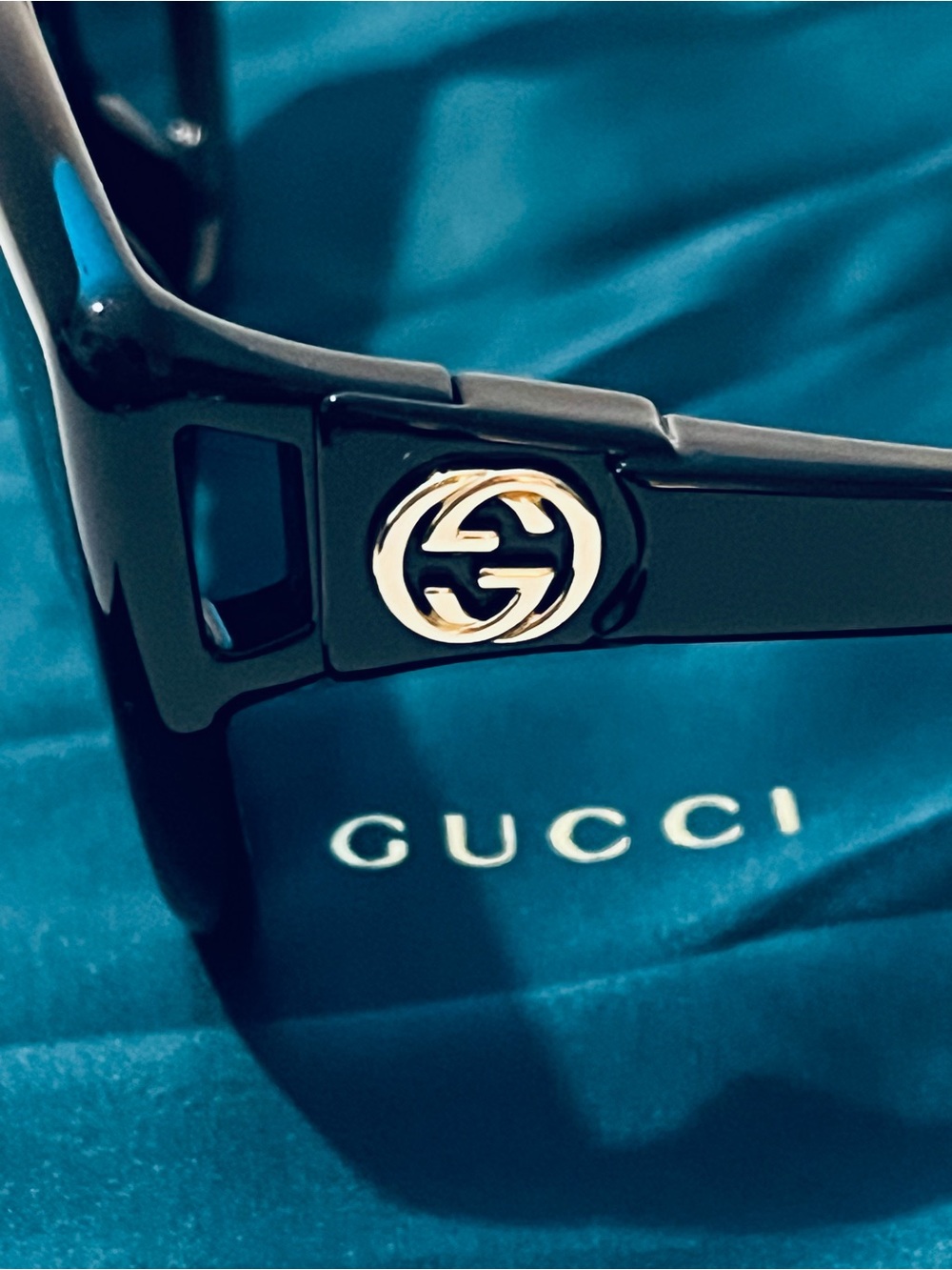 Gucci Black Cat-Eye Sunglasses with Dark Lenses - Picture 3 of 8